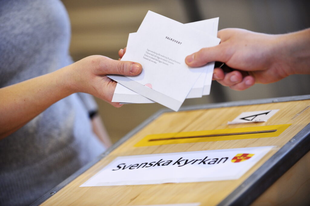 På söndag är det kyrkoval.