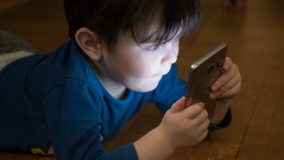 Unga vill använda mobilen mindre.